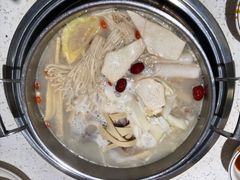 -三人行骨头王火锅(长寿店)