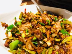 卜辣椒炒坛子肉-坛宗剁椒鱼头(河西王府井店)