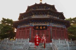 -喜爱高定婚纱摄影