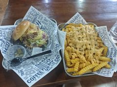 -TRIPS BURGER(大钟寺店)
