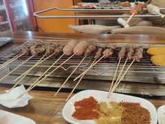 -哈尔滨小酒馆·鲜肉现穿自助烧烤(康新花园店)