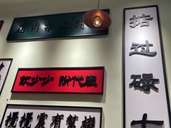 -何妹湿辣牛肉·粤式烧烤砂煲(桂雅路店)