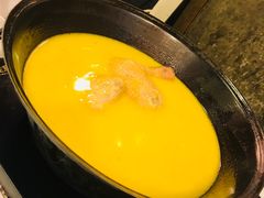 浓厚原只鸡煲花胶汤-鲜入围煮花胶鸡海鲜火锅