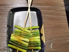 烤蒜薹-小隐·精酿小酒馆(荣广店)