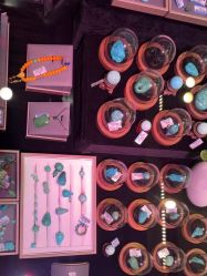 -灵彩珠宝(朗香街店)