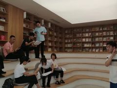-新华文创·光的空间