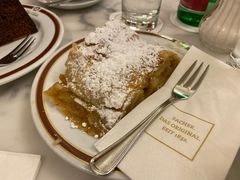 苹果卷-Cafe Sacher(WIEN)