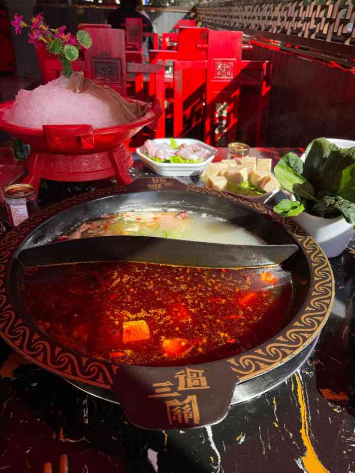 过三关重庆老火锅-"味道不错～打折力度也非常可以～竟然小料.