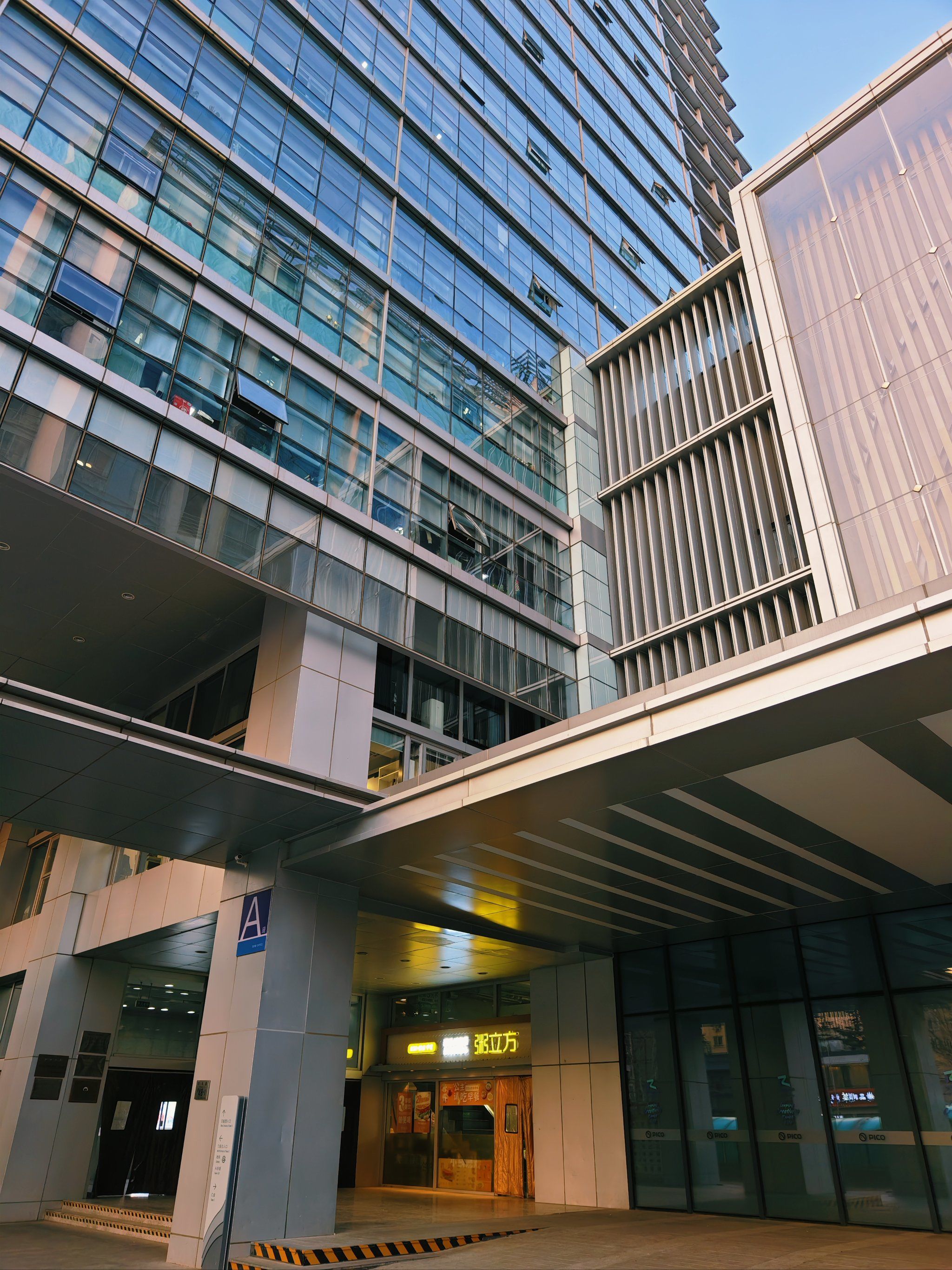 盈都大厦:见证打工人的黄金十字交汇