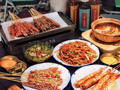 -何妹湿辣牛肉·粤式烧烤砂煲(桂雅路店)