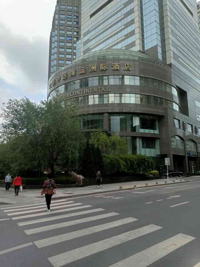 上次公司外出活动在这边定的房间我不知道价位因为不