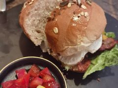 -HIGH FIVE哈福手工汉堡(桂林路店)