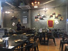 大堂-巴四老城区炭火蛙锅(张江店)