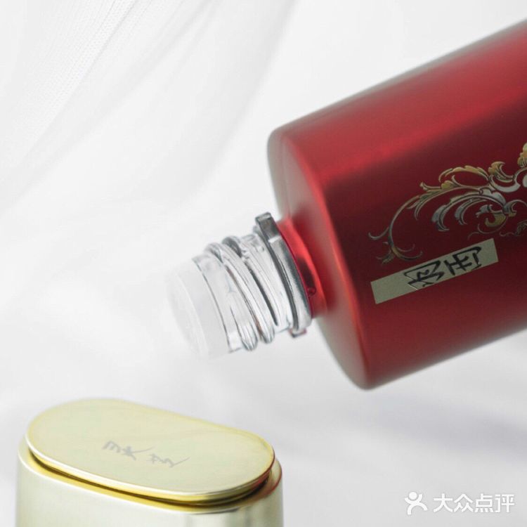 天哪，羽西竟然和新华字典联名出了一个包？