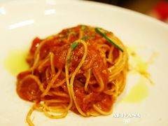 经典意大利细面配蒜味番茄酱-WOLFGANG PUCK KITCHEN & BAR(迪士尼小镇店)