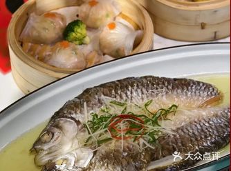 幸福就是家人在左，好友在右，美食在桌，欢声笑语，团团圆圆！