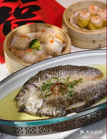 幸福就是家人在左，好友在右，美食在桌，欢声笑语，团团圆圆！