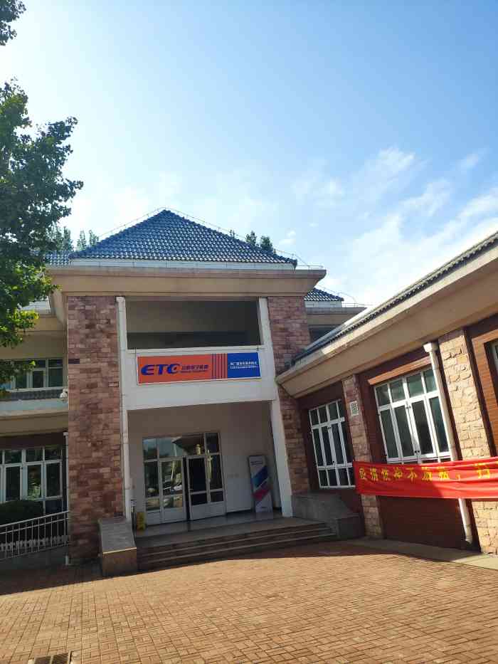 梅厂服务区·停车场