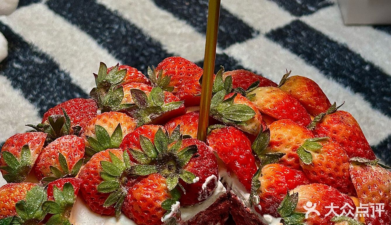 圣诞季 | 我不会是pyq最后一个吃到草莓蛋糕的人吧🍓