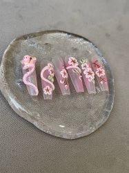 -小乐化妆美甲半永久培训学校