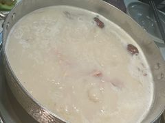 -洪氏嗨捞·广东猪肚鸡·椰子鸡火锅(西咸万象城店)