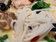 上鸡汤捞米线-云海肴·汽锅鸡·云南菜(美罗城店)