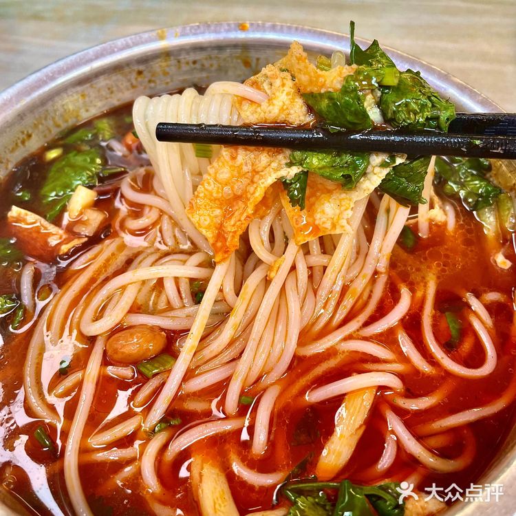 2.9元‼️吃到了🉑️无限续粉的螺蛳粉，太值了🤩