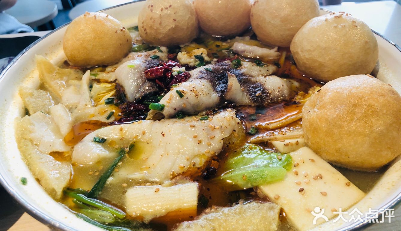 中午饭点需要排队 还好我机智