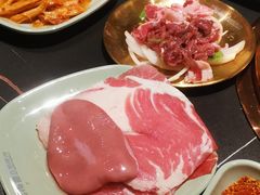 -梨花甄选自助烤肉(小寨原力场店)