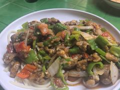 -白阿婆过油肉拌面·大盘鸡