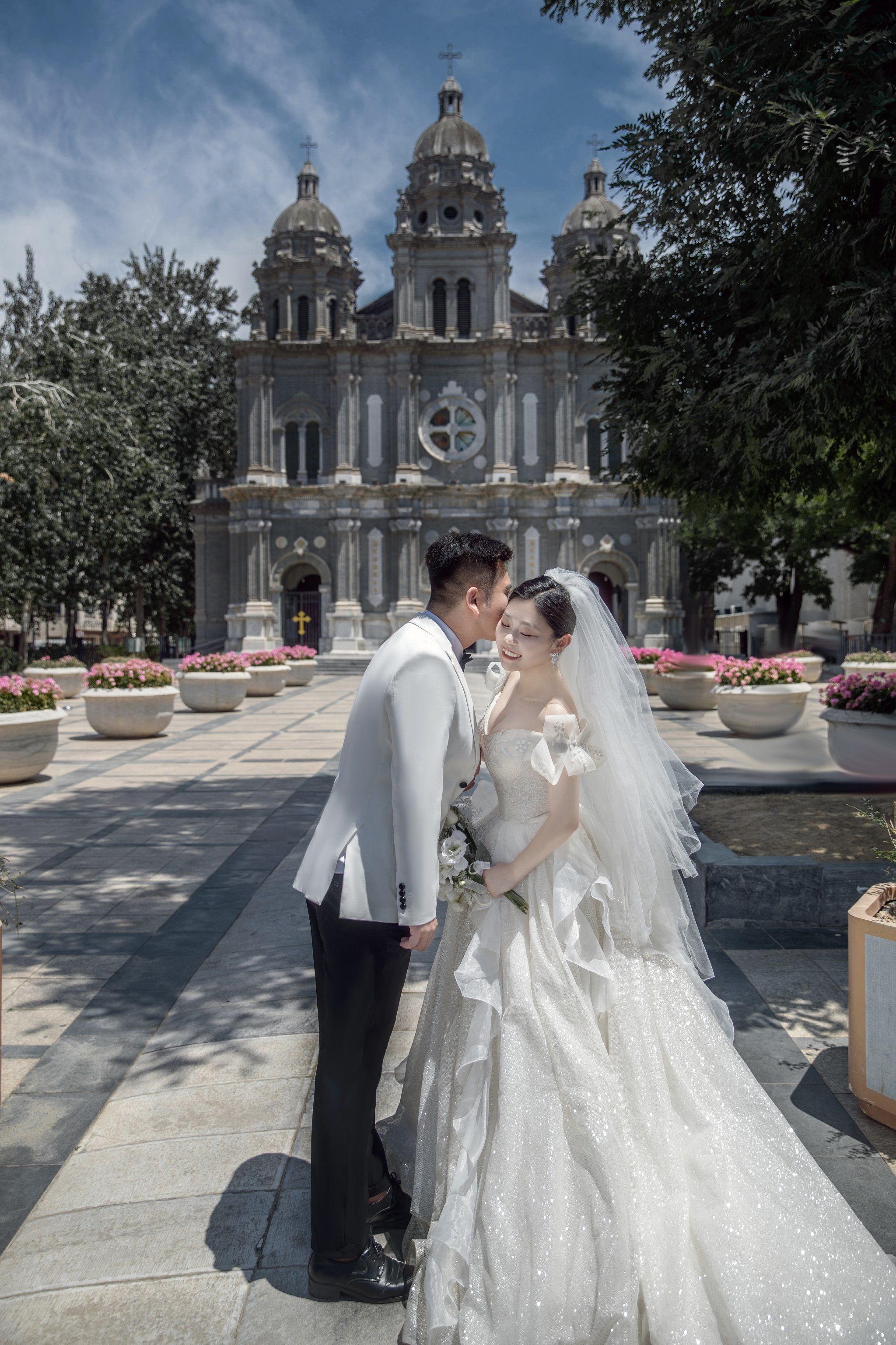 教堂婚纱照,见证庄严的爱情