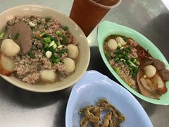 炸鱼皮-榮泰米粉湯(Left Shop)