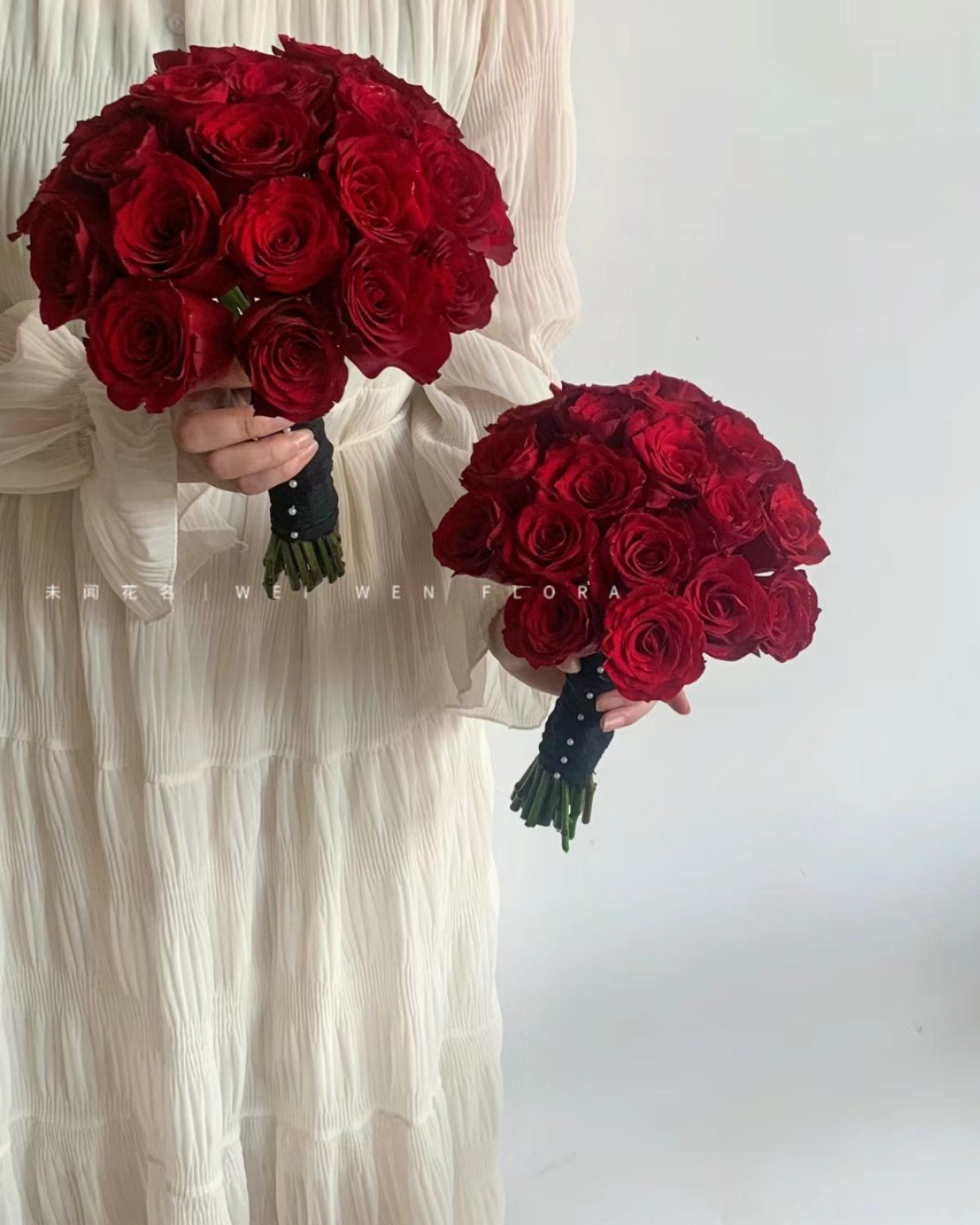 手捧鲜花,心托终身