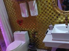 -梦幻城堡轻奢实景酒店(川大望江校区地铁站店)