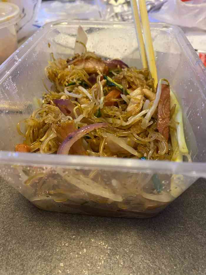 炒米粉28 只有饭盒的二分之一不到……好吃也不是特别好吃……打包像
