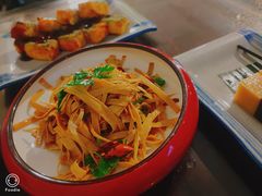 三叶香炝拌烟熏油豆皮-那家·油麻菜馆(常德道店)
