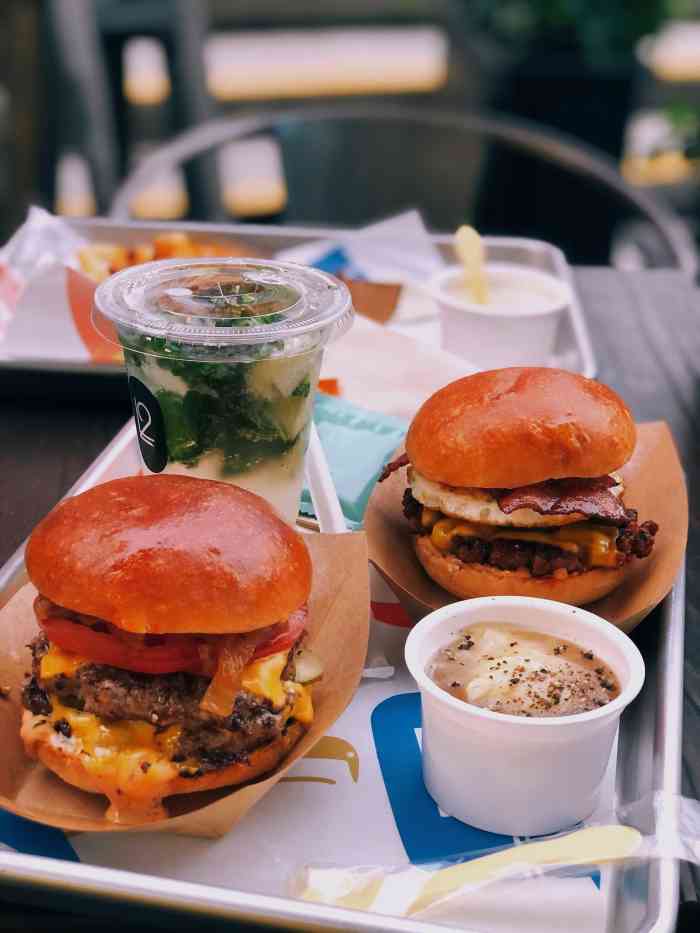 long lopez l2(汉街万达店)-"【位置】汉街万达外侧的巴士餐车,很有