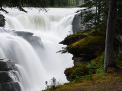 -阿萨巴斯卡瀑布观景点