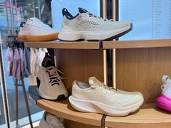 -lululemon(上海浦东IFC店)