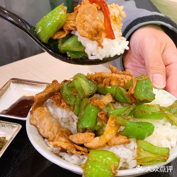 干饭人中午吃点啥？永和大王新品-农家小炒肉