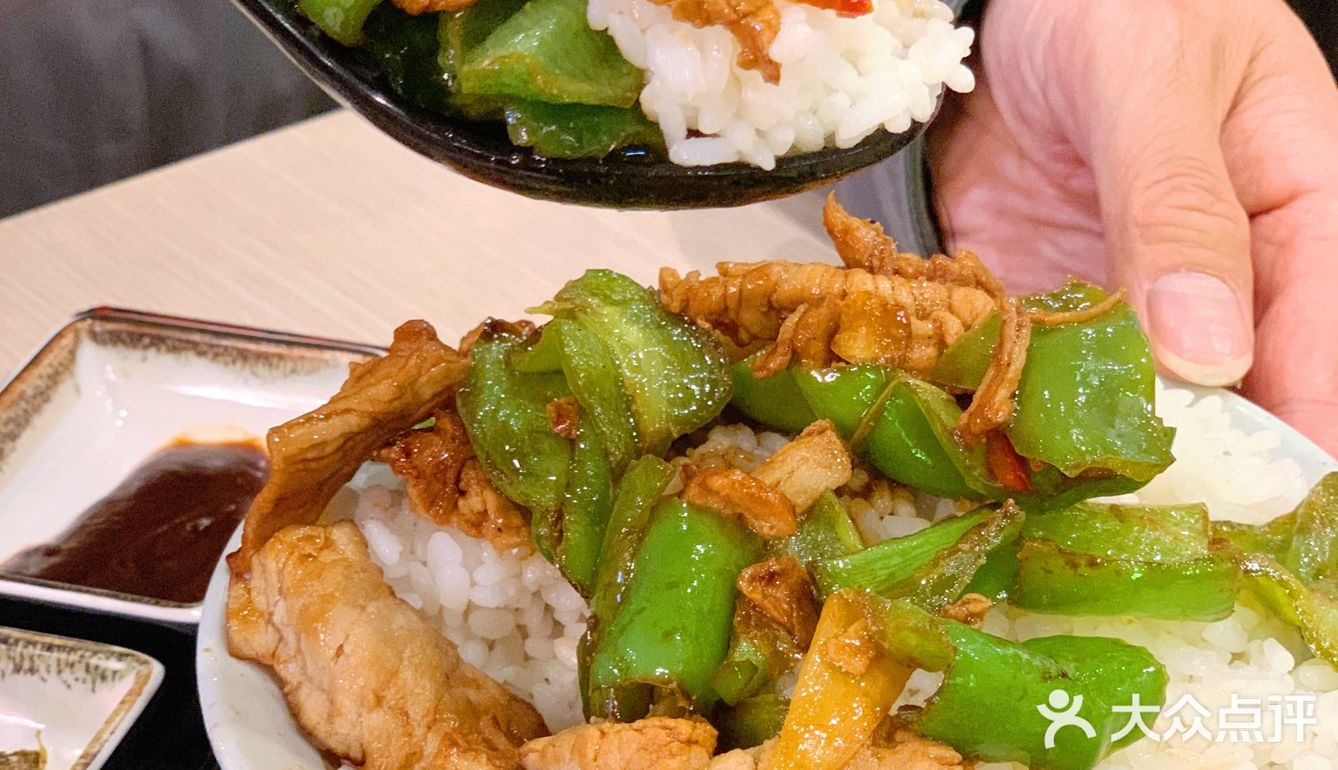 干饭人中午吃点啥？永和大王新品-农家小炒肉