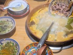 -洱火云南酸菜牛肉火锅(石景山当代商城店)