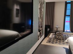 -万泊酒店(长沙五一广场国金中心店)