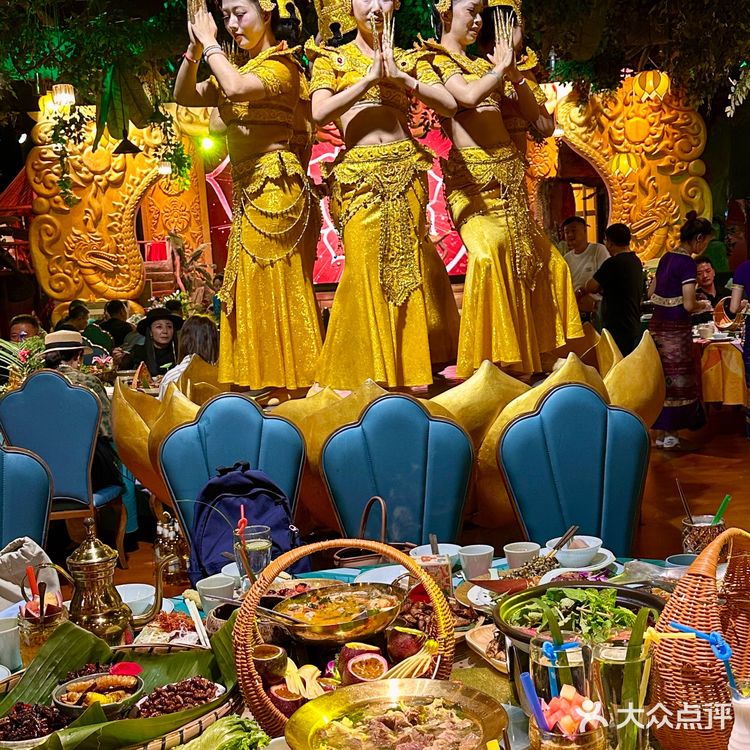 没去版纳!在昆明吃上了傣族寨子里的席