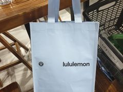 -lululemon(上海浦东IFC店)