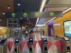 -红土地(地铁站)