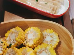 -洪氏嗨捞·广东猪肚鸡·椰子鸡火锅(西咸万象城店)
