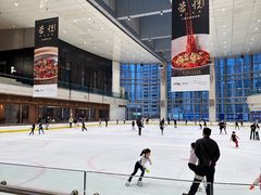 -冰纷万象滑冰场(深圳万象城店)