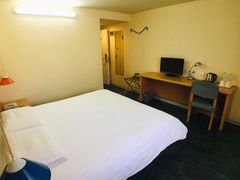-如家酒店(青岛哈尔滨路万科城双山地铁站店)