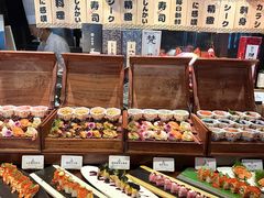 -雍容荟帝王蟹活龙虾展台自助(IFS黑金店)